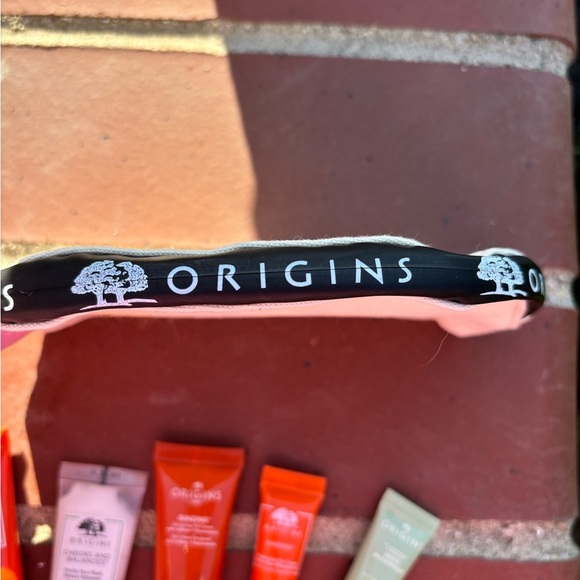 Origins Skincare Set with Cream Pouch - Picture 4 of 6